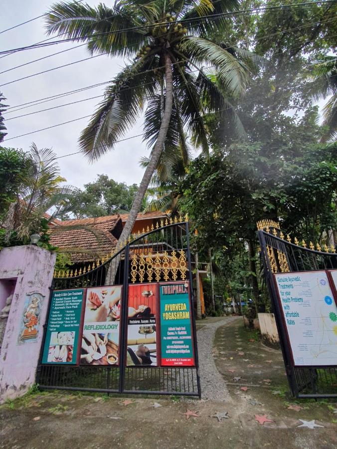Ferienwohnung Thriphala Ayurveda Yogashram Thiruvananthapuram Exterior foto
